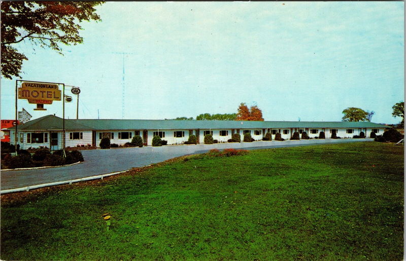 Vacationland Motel (Carousel Motel) - Vintage Postcard (newer photo)